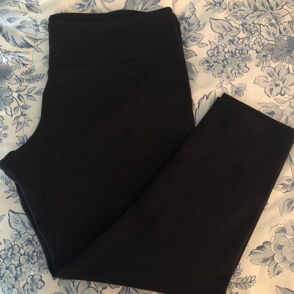 Zobha Black Capri Leggings